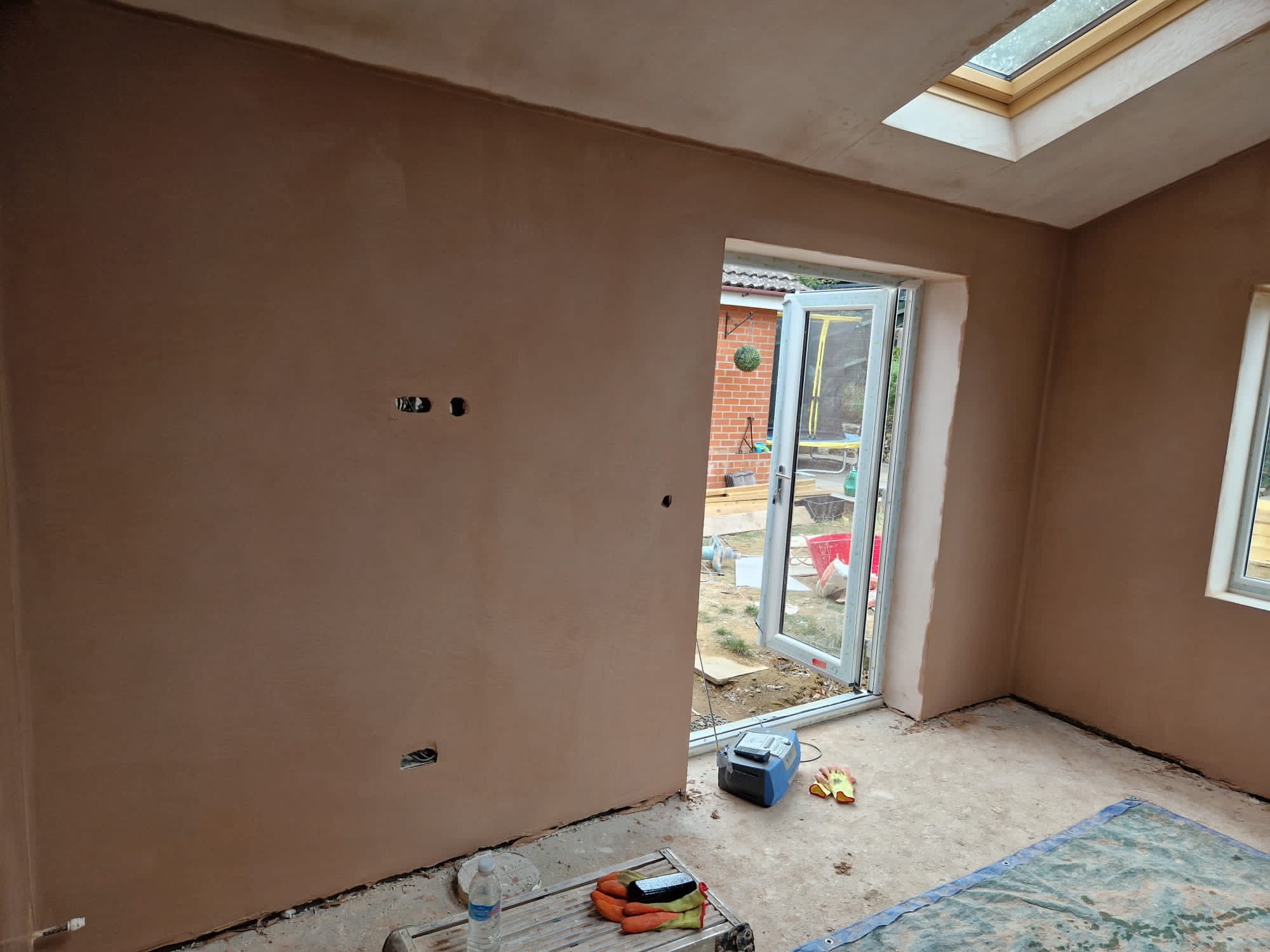 Skimming walls and ceilings - Image 9