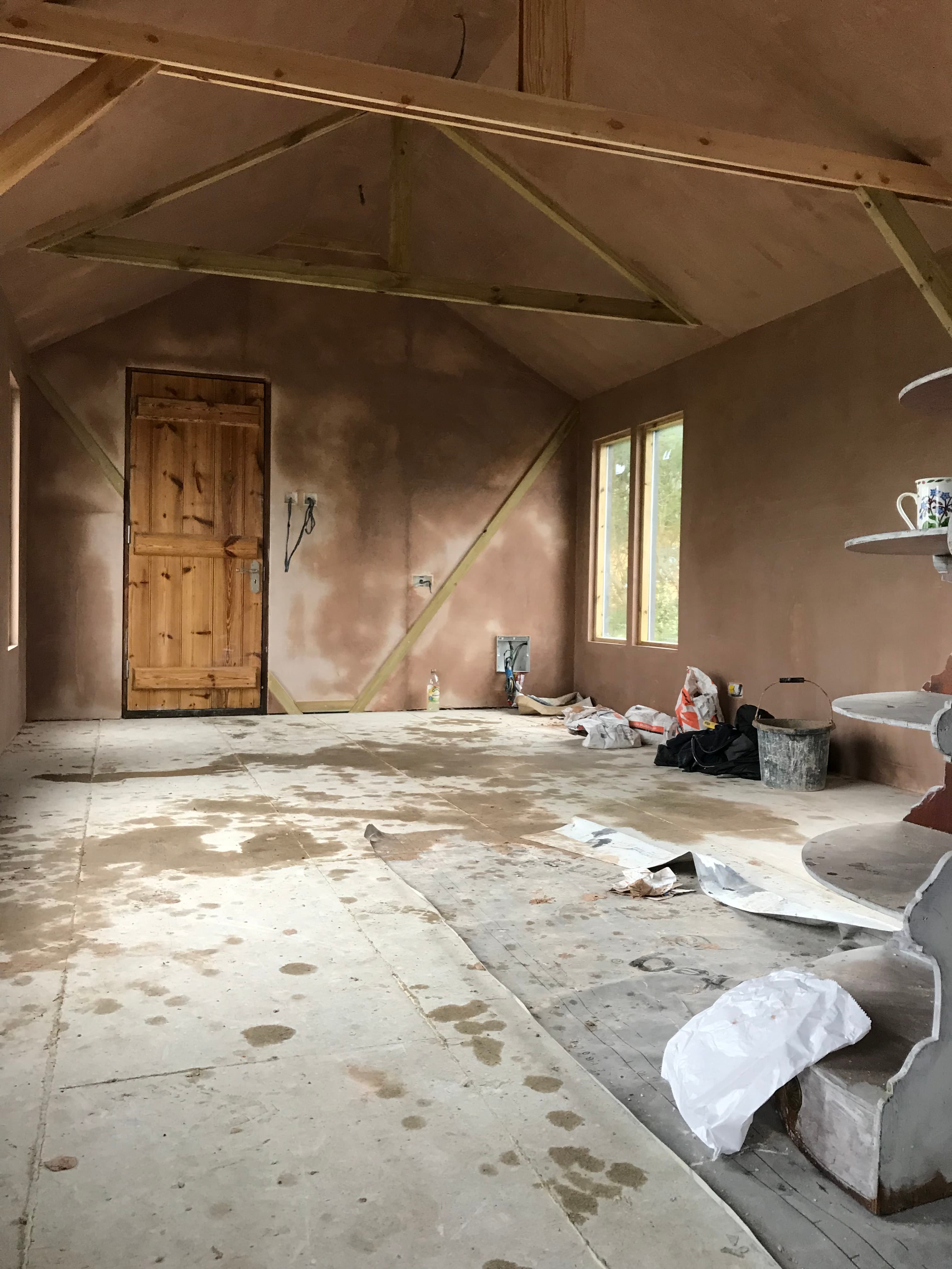 Skimming walls and ceilings - Image 30