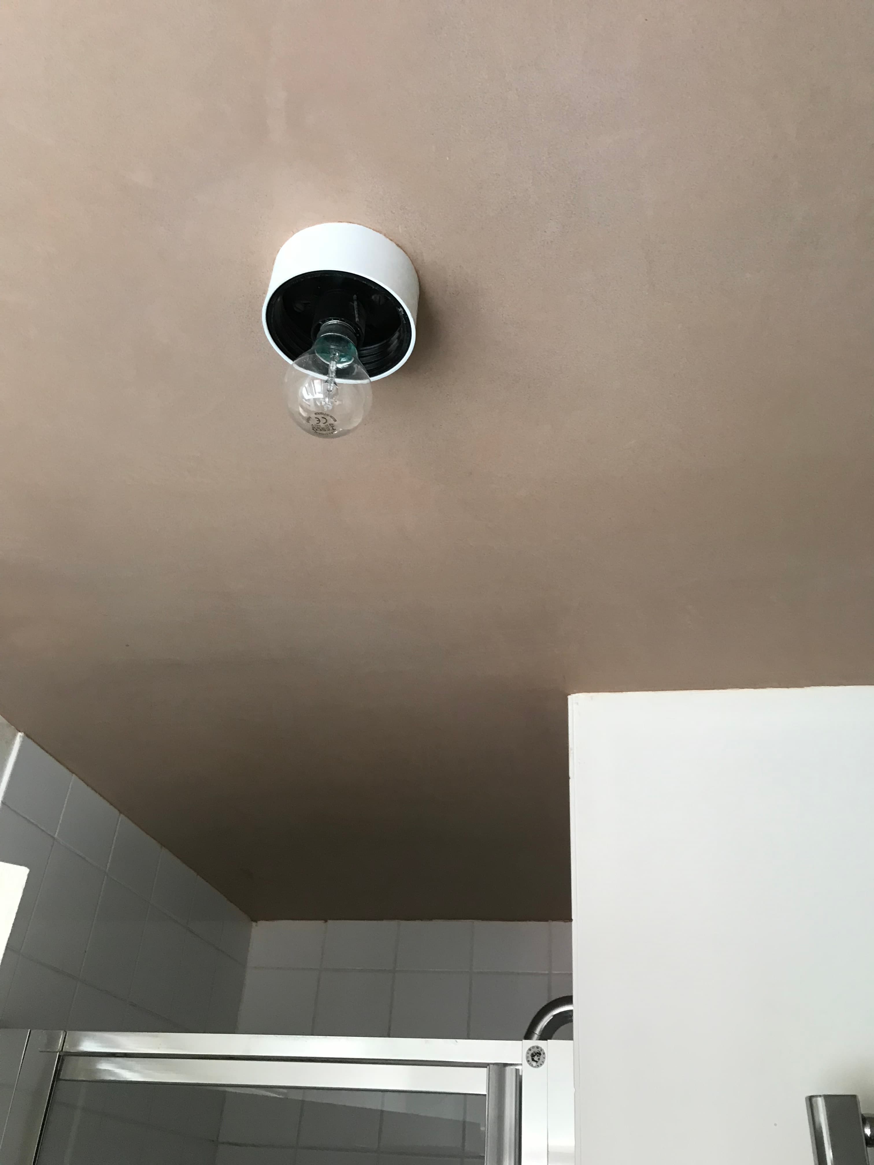 Skimming walls and ceilings - Image 32