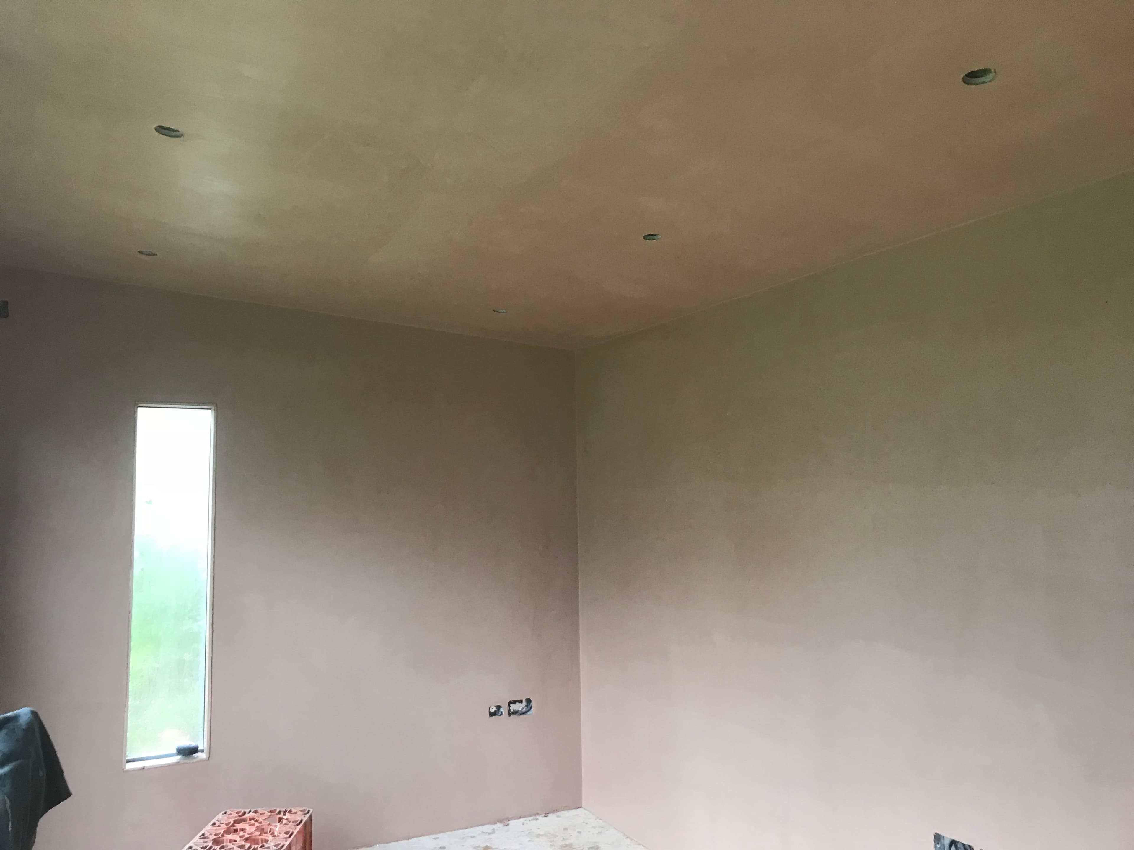 Skimming walls and ceilings - Image 35