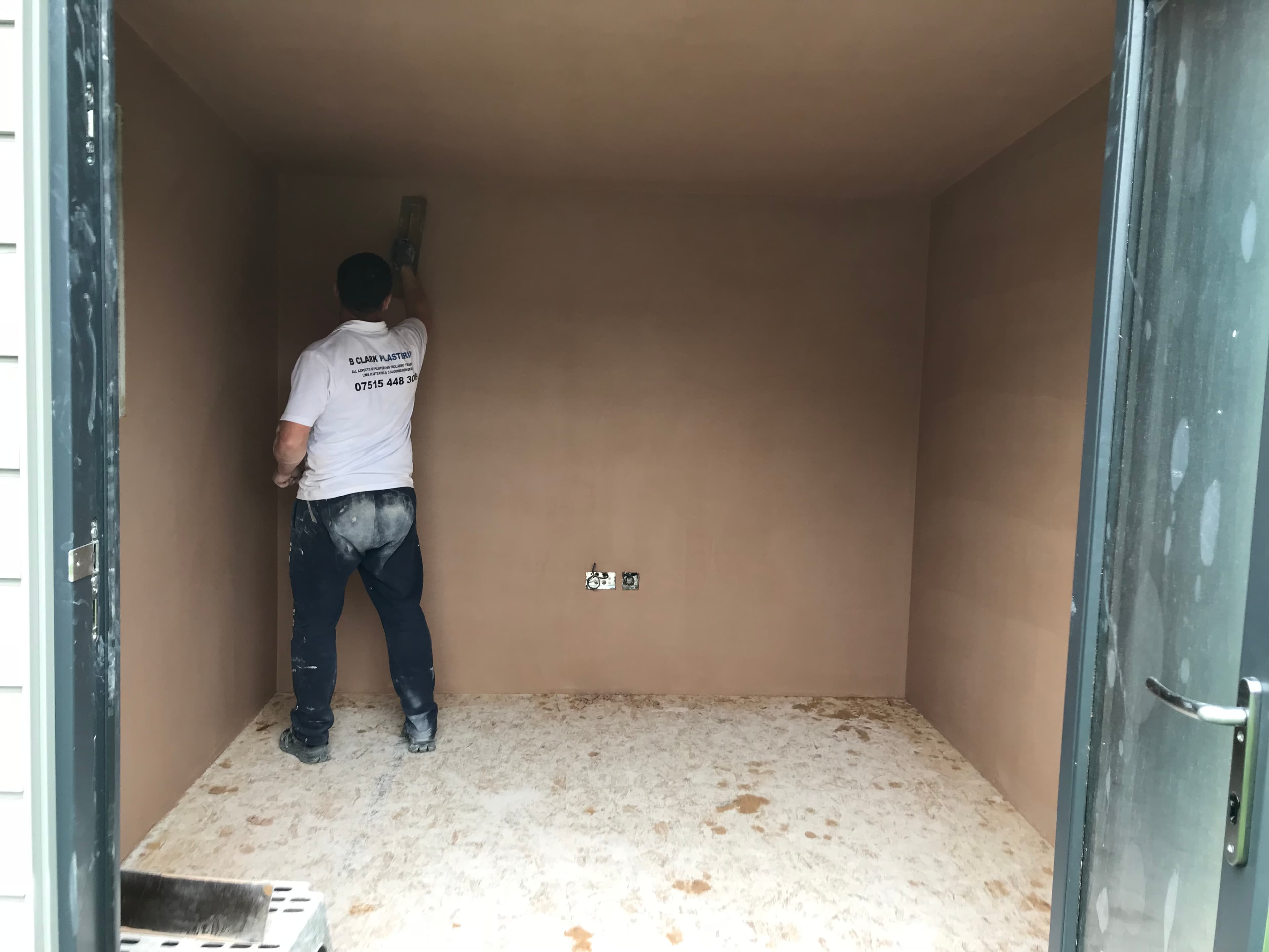 Skimming walls and ceilings - Image 41