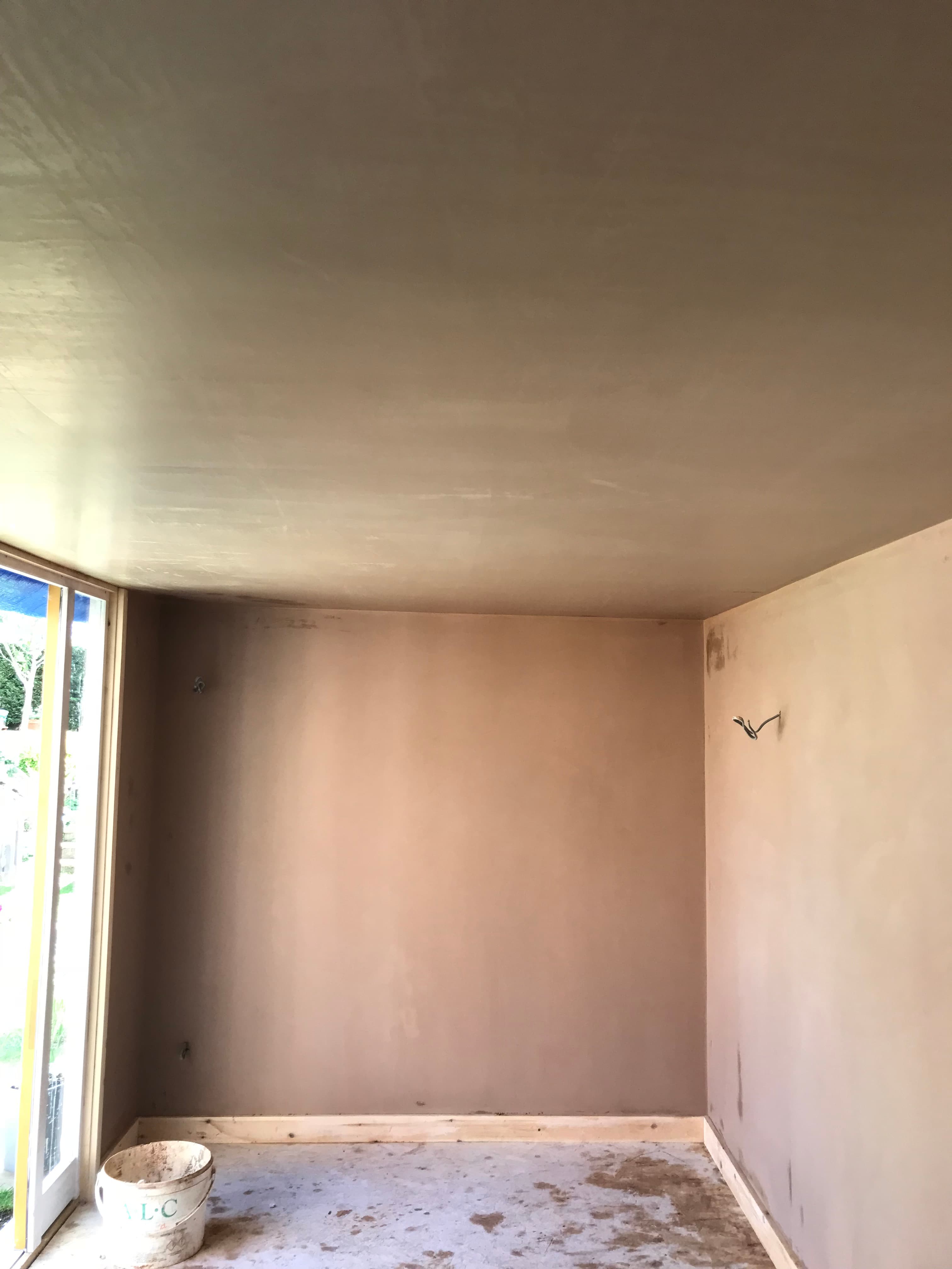 Skimming walls and ceilings - Image 44